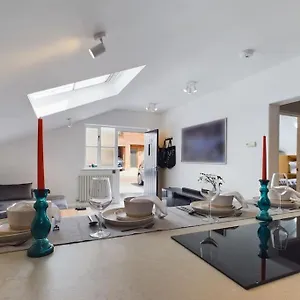 https://the-hideout-king-bed-w-tv-free-parking.tophotelsbath.com