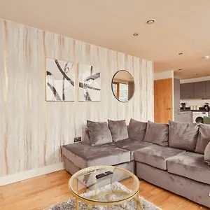 Leeds Dock Apt, Free Secure Parking! 2 Bed Apartment